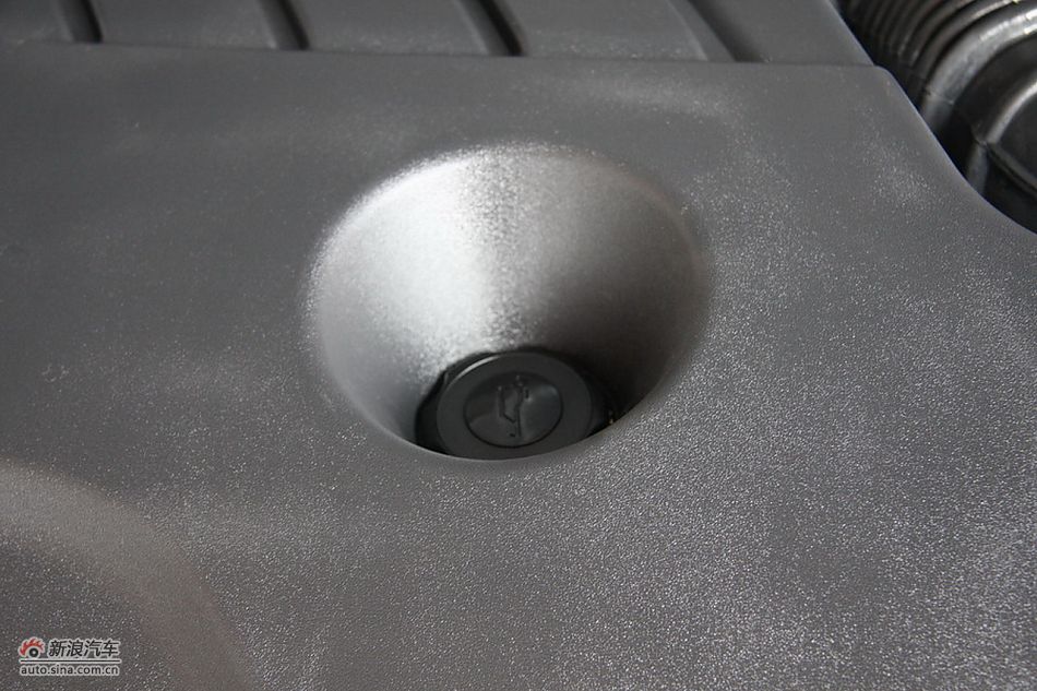 发动机舱、底盘悬挂及后备箱