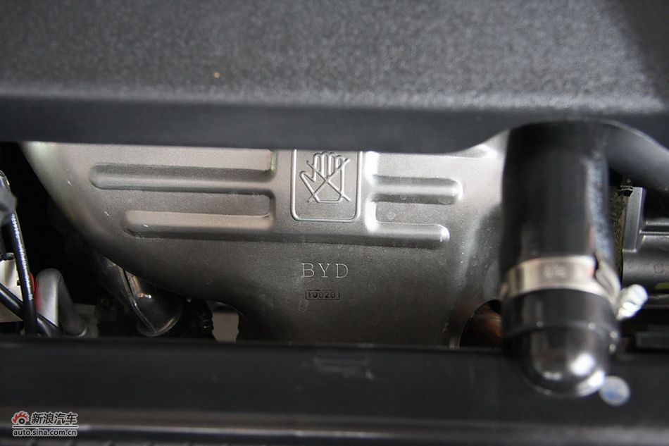 发动机舱、底盘悬挂及后备箱