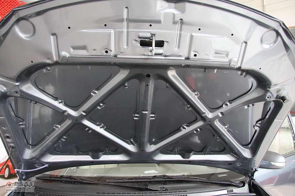 发动机舱、底盘悬挂及后备箱