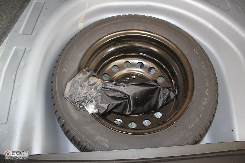 发动机舱、底盘悬挂及后备箱