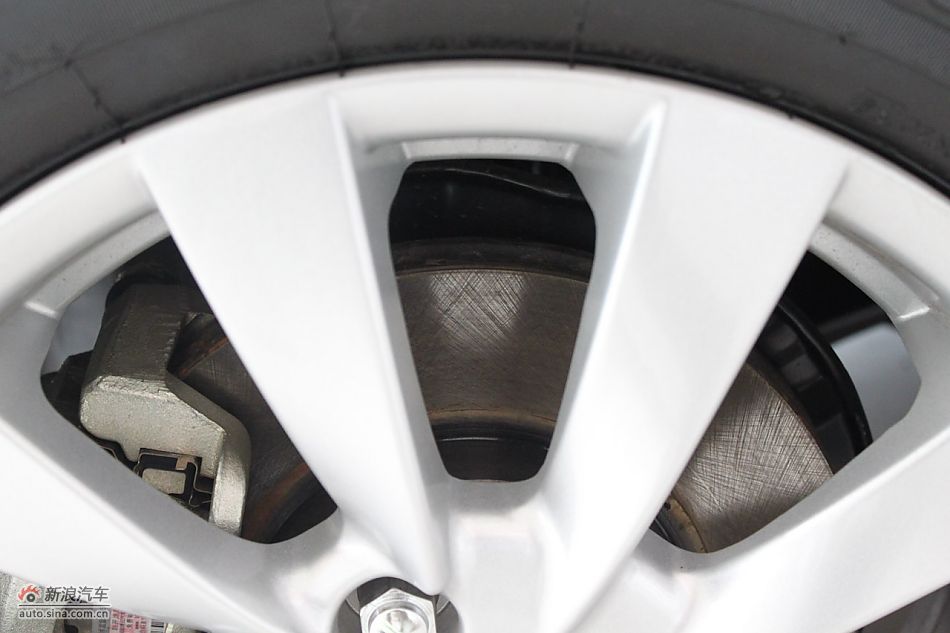 发动机舱、底盘悬挂及后备箱