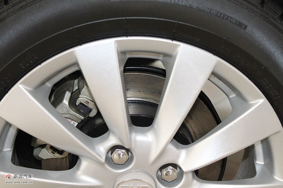 发动机舱、底盘悬挂及后备箱