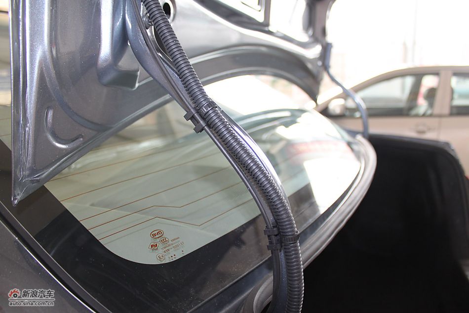 发动机舱、底盘悬挂及后备箱