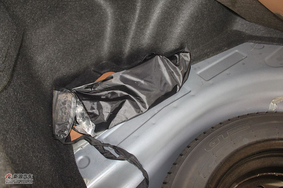 发动机舱、底盘悬挂及后备箱