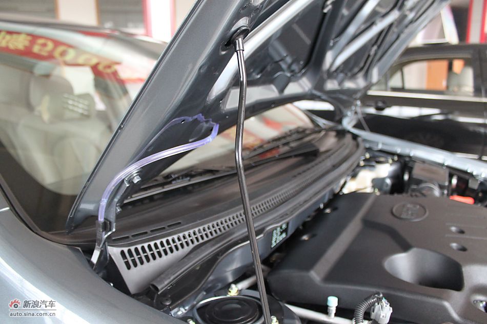 发动机舱、底盘悬挂及后备箱