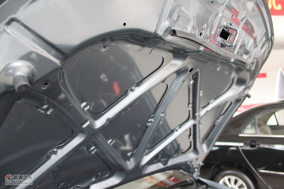 发动机舱、底盘悬挂及后备箱