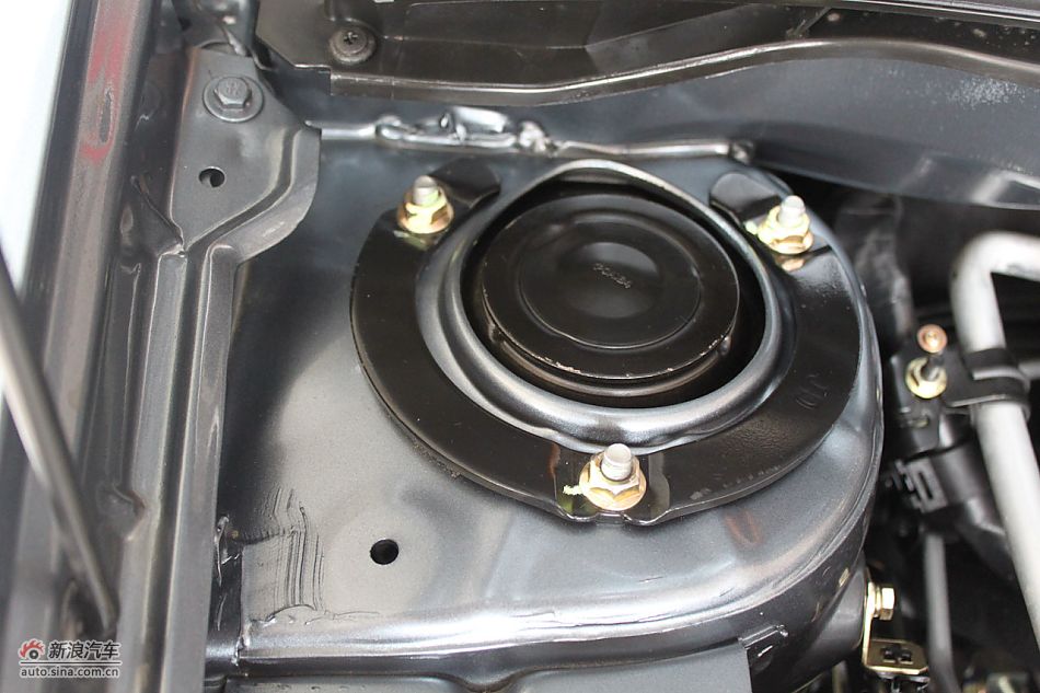 发动机舱、底盘悬挂及后备箱