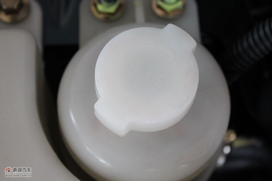 发动机舱、底盘悬挂及后备箱