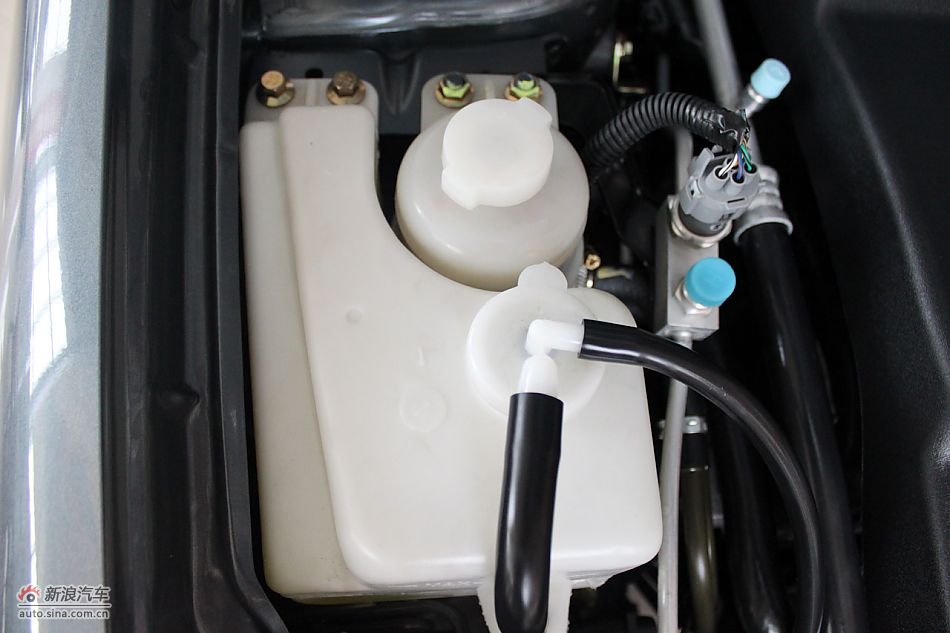 发动机舱、底盘悬挂及后备箱