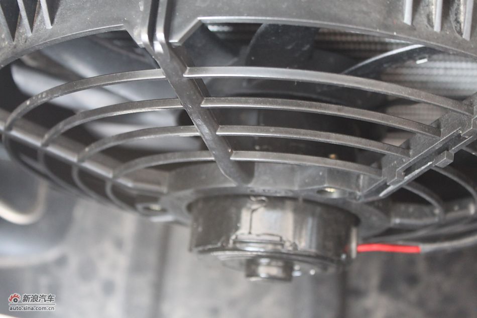 发动机舱、底盘悬挂及后备箱