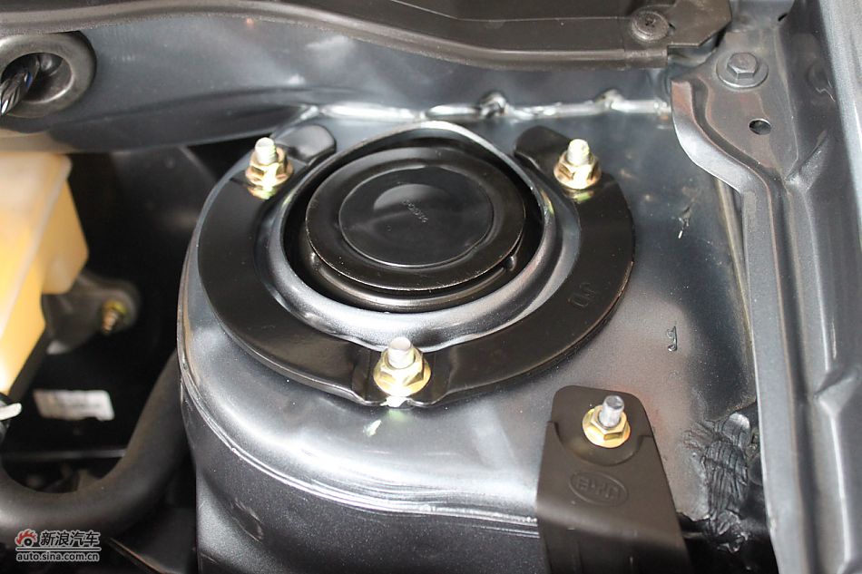 发动机舱、底盘悬挂及后备箱