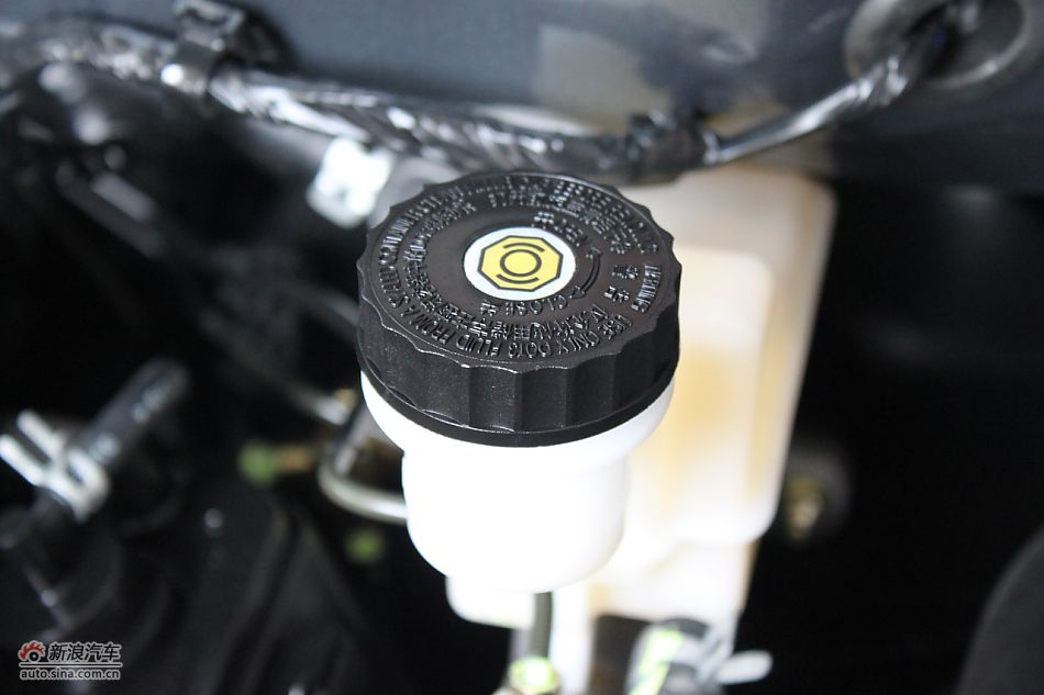 发动机舱、底盘悬挂及后备箱