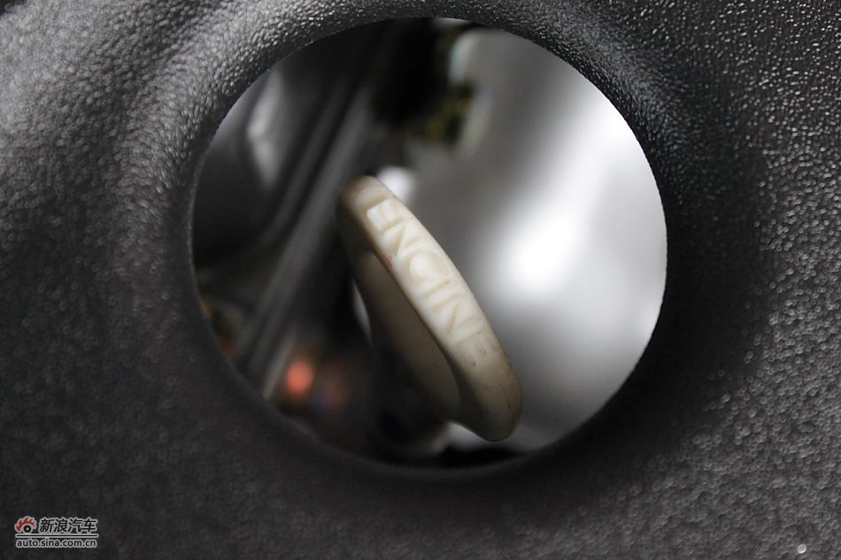 发动机舱、底盘悬挂及后备箱