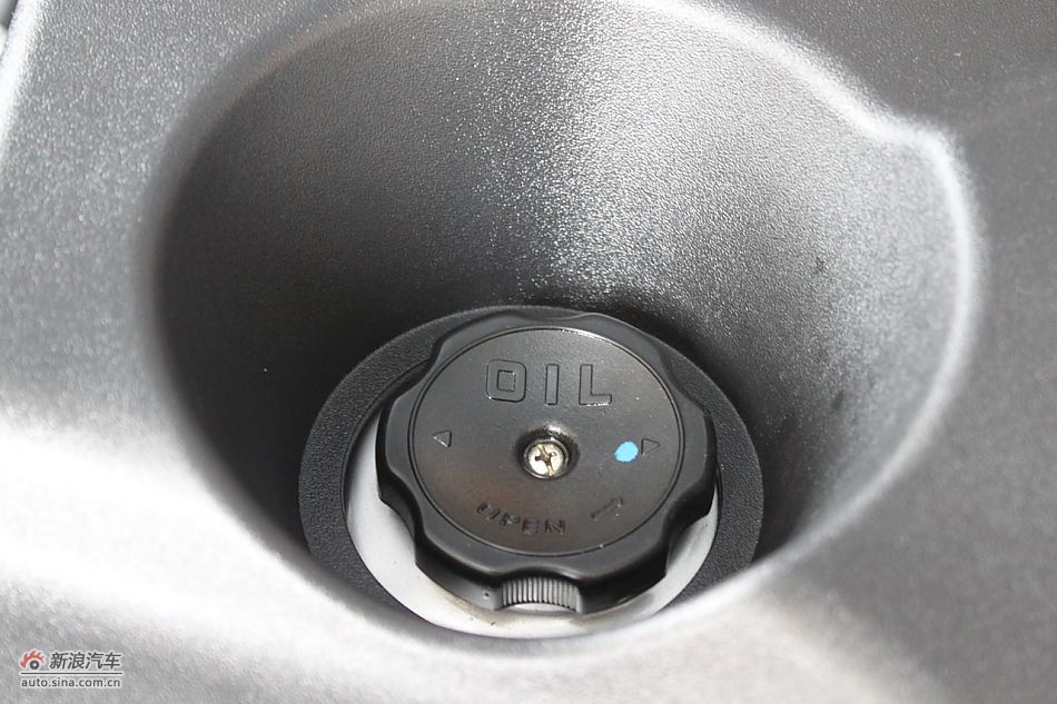 发动机舱、底盘悬挂及后备箱