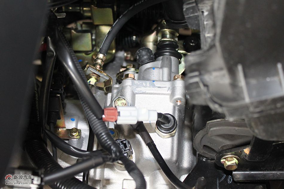 发动机舱、底盘悬挂及后备箱