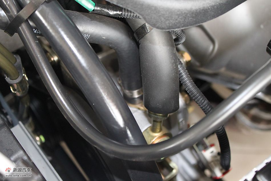 发动机舱、底盘悬挂及后备箱