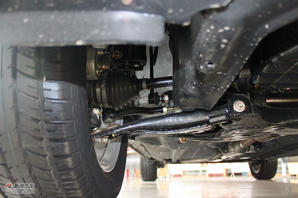 发动机舱、底盘悬挂及后备箱