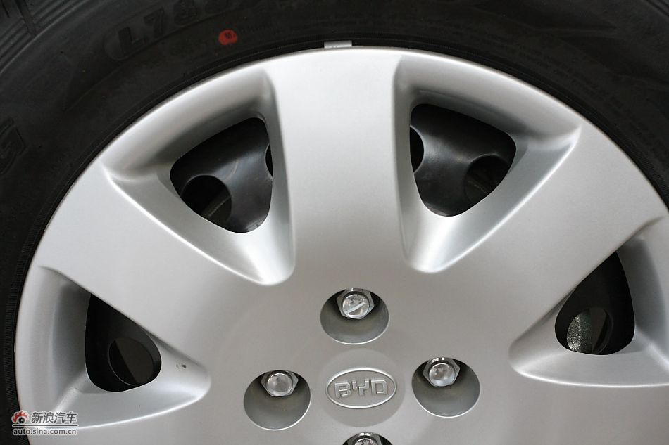 发动机舱、底盘悬挂及后备箱