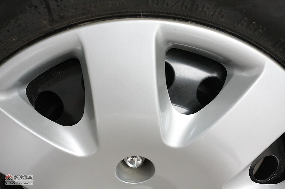 发动机舱、底盘悬挂及后备箱