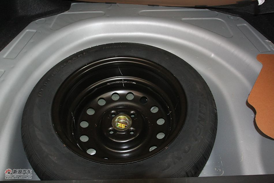 发动机舱、底盘悬挂及后备箱