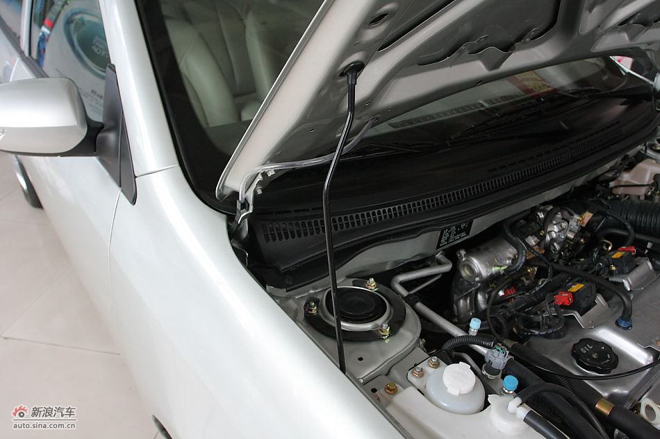 发动机舱、底盘悬挂及后备箱