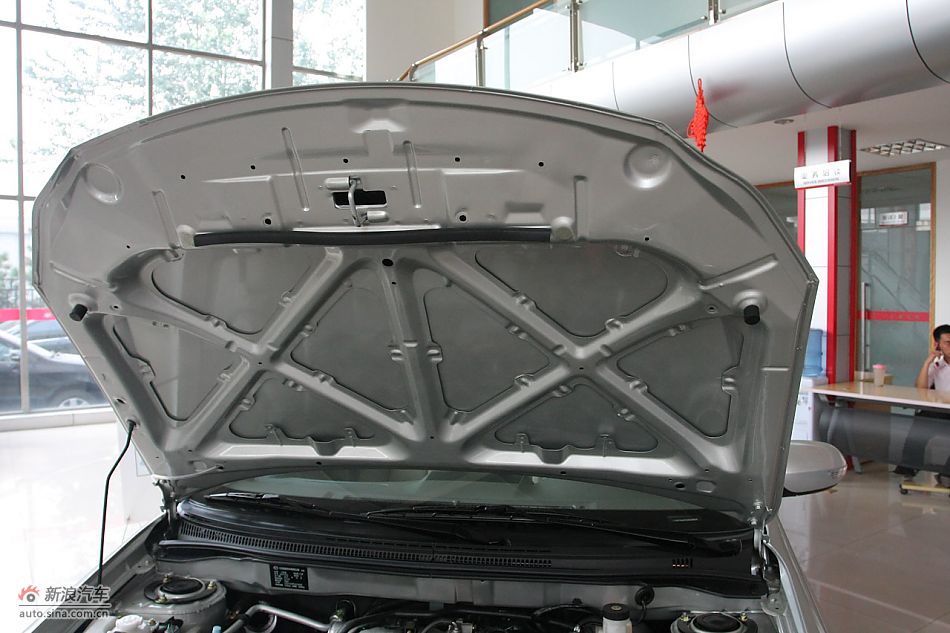 发动机舱、底盘悬挂及后备箱