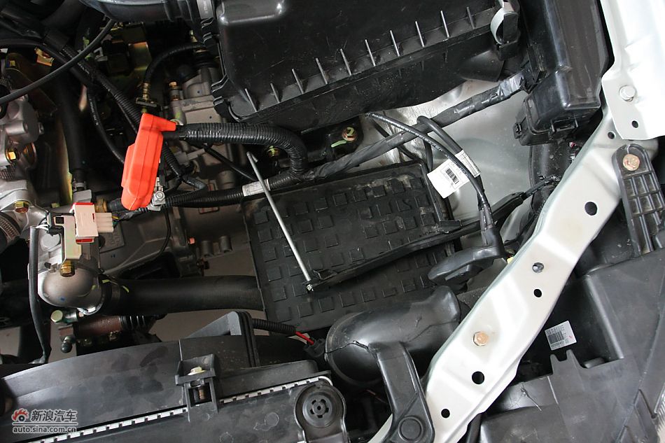 发动机舱、底盘悬挂及后备箱