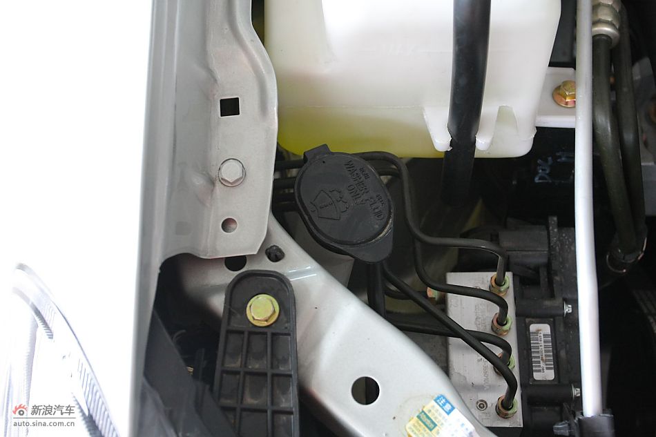 发动机舱、底盘悬挂及后备箱