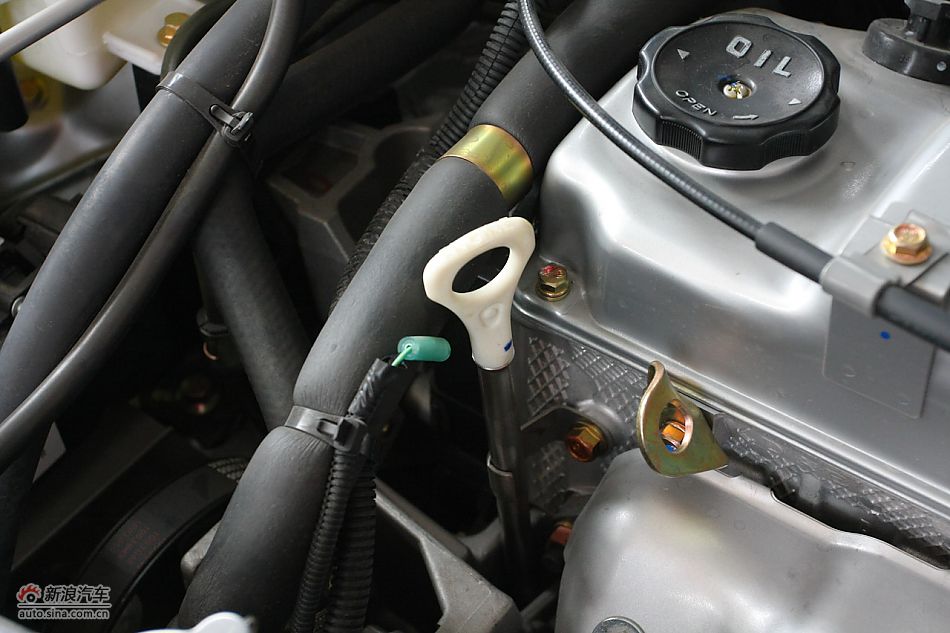 发动机舱、底盘悬挂及后备箱