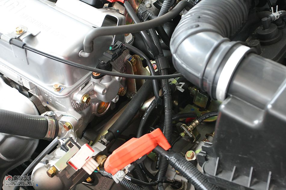 发动机舱、底盘悬挂及后备箱