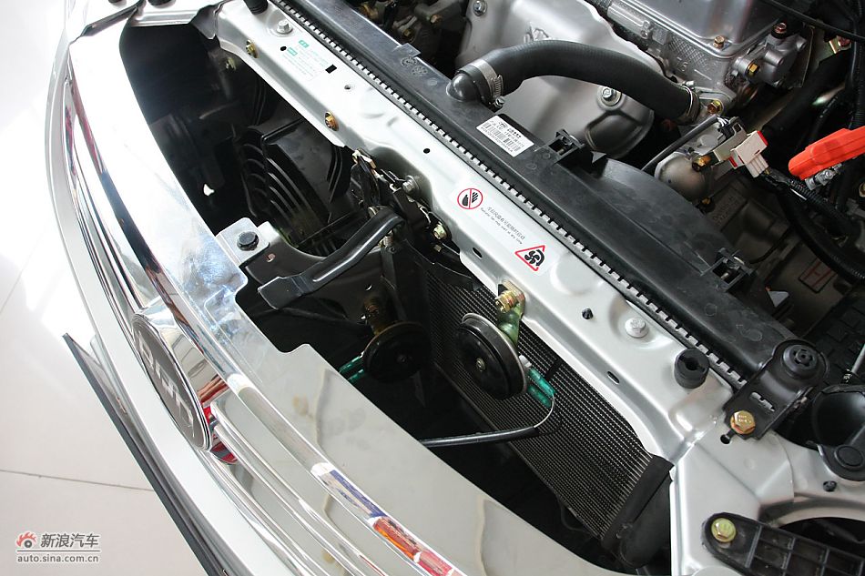 发动机舱、底盘悬挂及后备箱