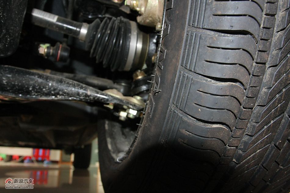 发动机舱、底盘悬挂及后备箱