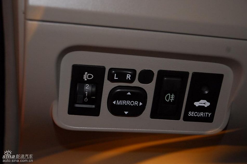 比亚迪G3上市现场新车内饰图