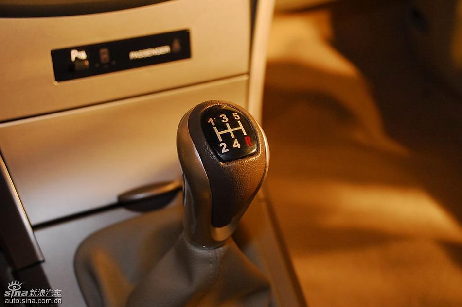 比亚迪G3上市现场新车内饰图