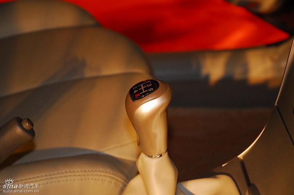 比亚迪G3上市现场新车内饰图