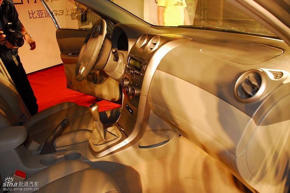 比亚迪G3上市现场新车内饰图
