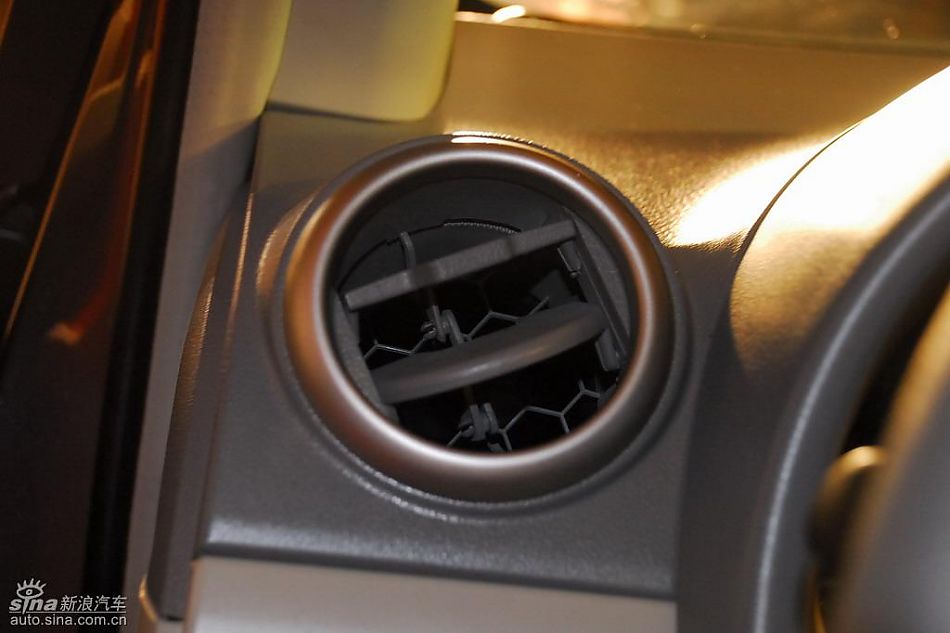 比亚迪G3上市现场新车内饰图