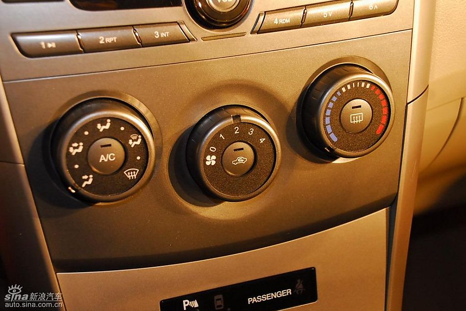 比亚迪G3上市现场新车内饰图