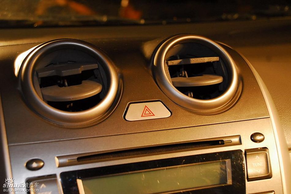 比亚迪G3上市现场新车内饰图