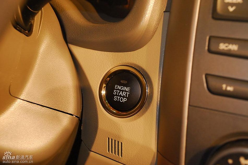 比亚迪G3上市现场新车内饰图