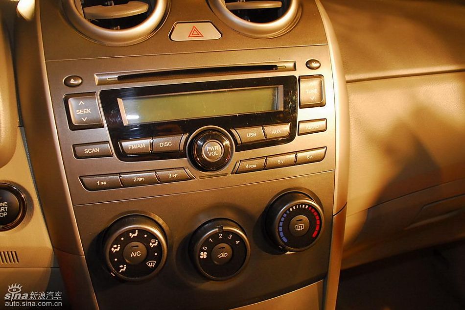 比亚迪G3上市现场新车内饰图