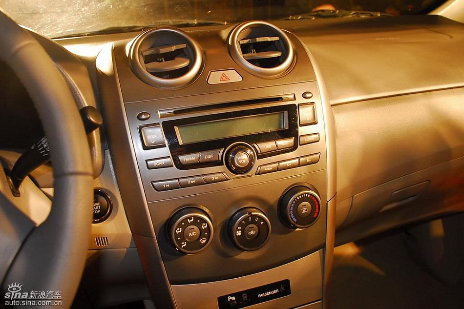 比亚迪G3上市现场新车内饰图