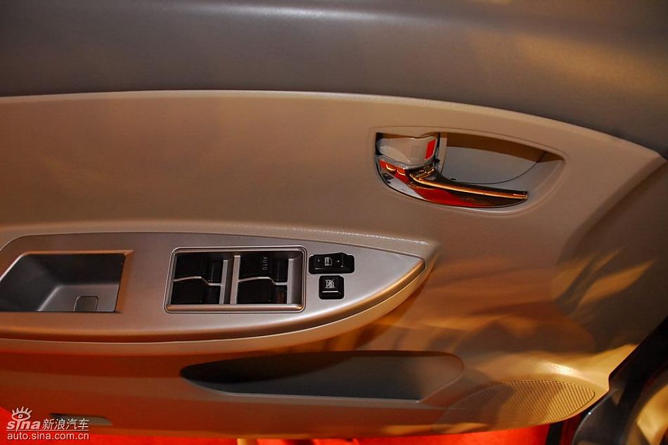 比亚迪G3上市现场新车内饰图