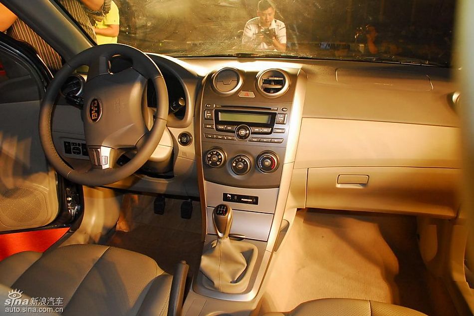 比亚迪G3上市现场新车内饰图