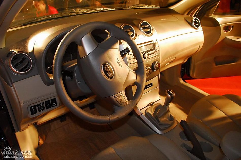 比亚迪G3上市现场新车内饰图