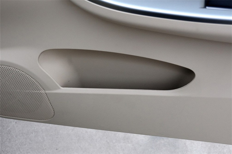 比亚迪G3 2012款 1.5L MT 豪华型 座椅空间