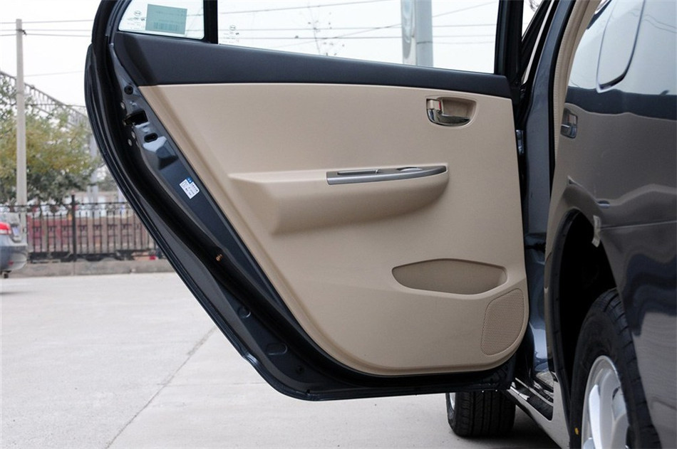 比亚迪G3 2012款 1.5L MT 豪华型 座椅空间