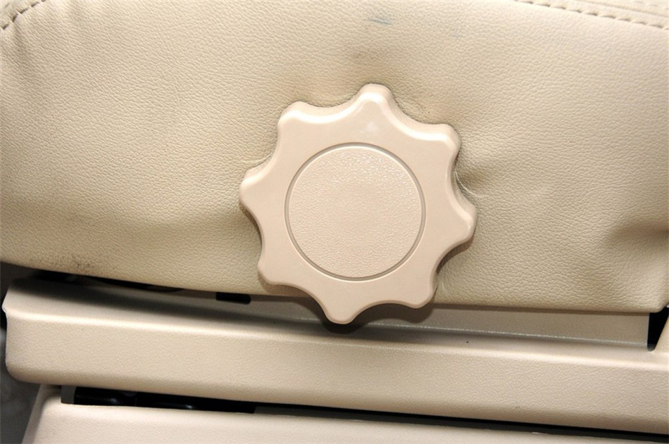 比亚迪G3 2012款 1.5L MT 豪华型 座椅空间