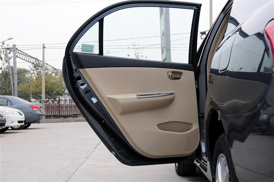 比亚迪G3 2012款 1.5L MT 豪华型 座椅空间