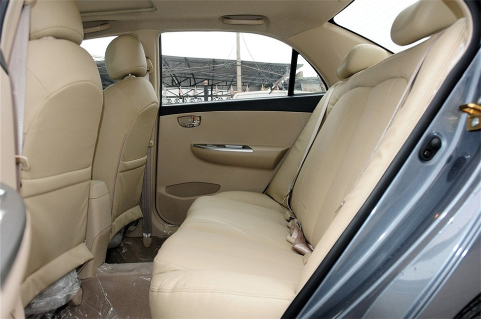 比亚迪G3 2012款 1.5L MT 豪华型 座椅空间